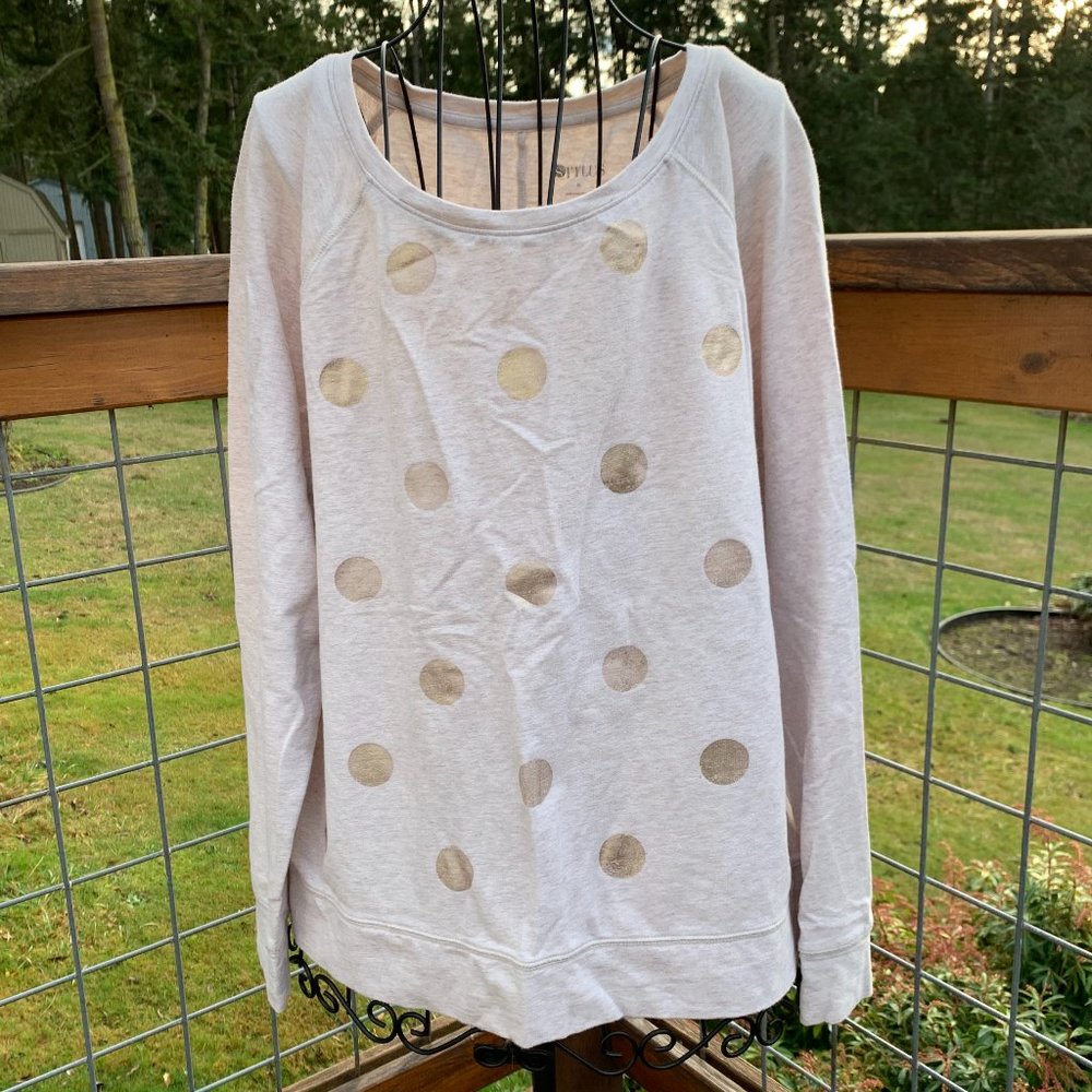 Stylus Ladies size XL Cream with Gold Dots Long Sleeve Round Neck Pullover Shirt